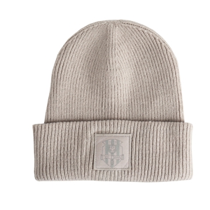 Šedá čepice s logem